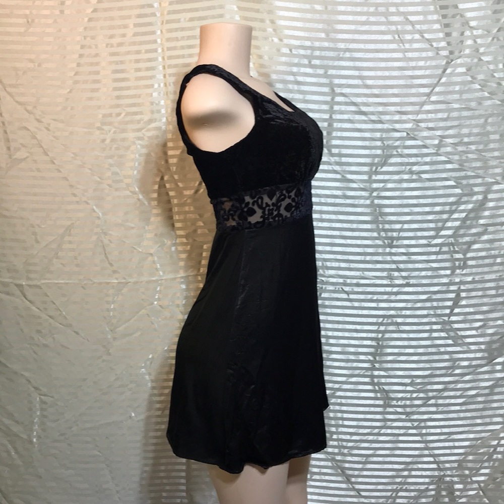 Vintage Black Crushed Velvet Lace Sleeveless Dress